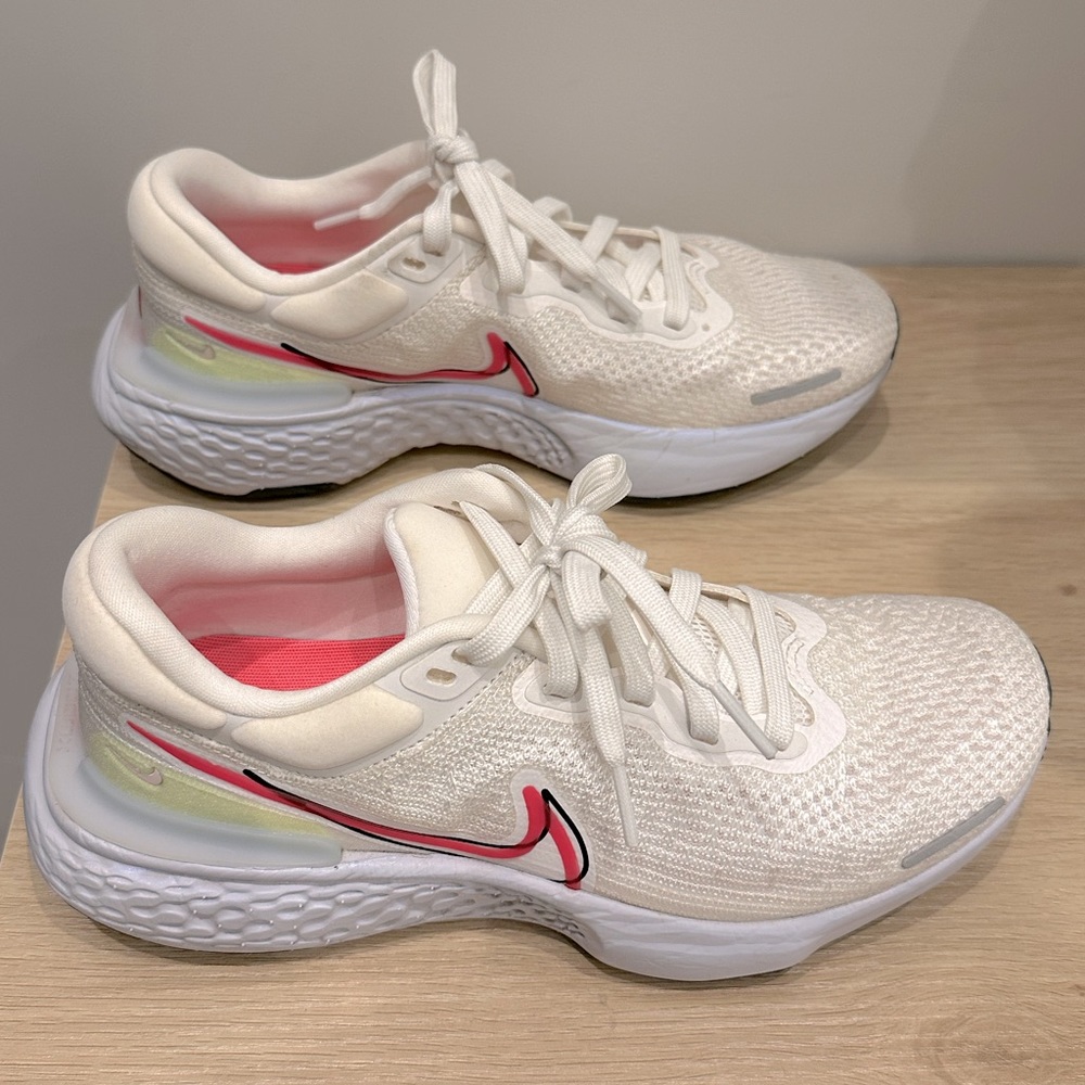 Nike ZoomX Invincible Run Flyknit women’s running shoe • size 8.5